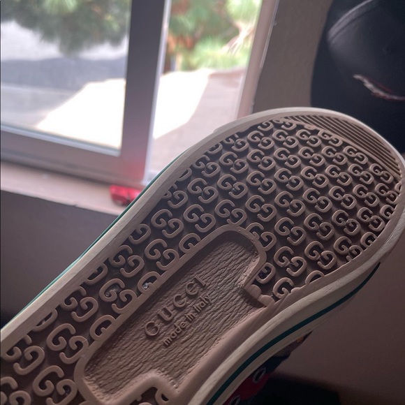 Authentic Gucci sneakers - Picture 3 of 7